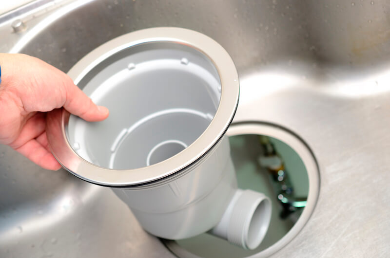 画像で解説！】キッチンの排水トラップの交換方法＆かかる費用は？｜水