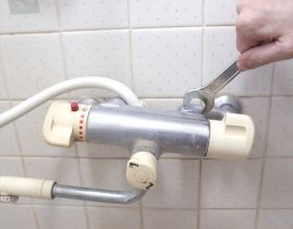プロが教える!お風呂の蛇口の水漏れをDIYでおトクに修理する方法