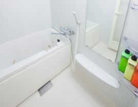 お風呂から水漏れした!場所別の原因と修理法、よくある失敗談を紹介