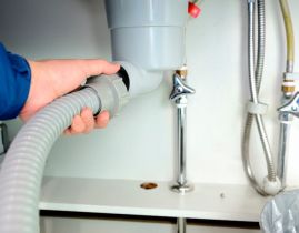 排水管つまり・水漏れを修理するには?自分で直す手順と業者の修理費用