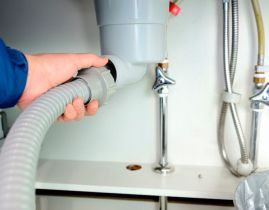 排水管つまり・水漏れを修理するには?自分で直す手順と業者の修理費用